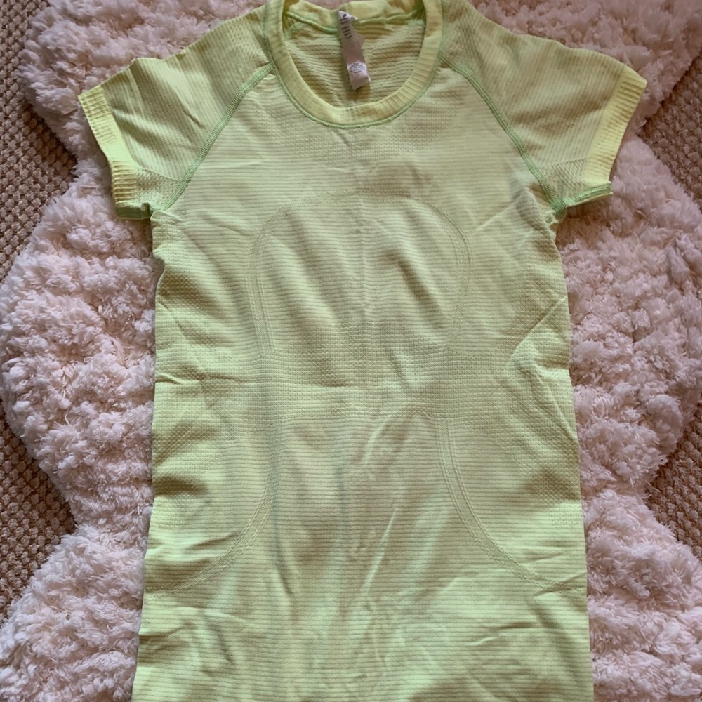 Lululemon swiftly tech short sleeve crew